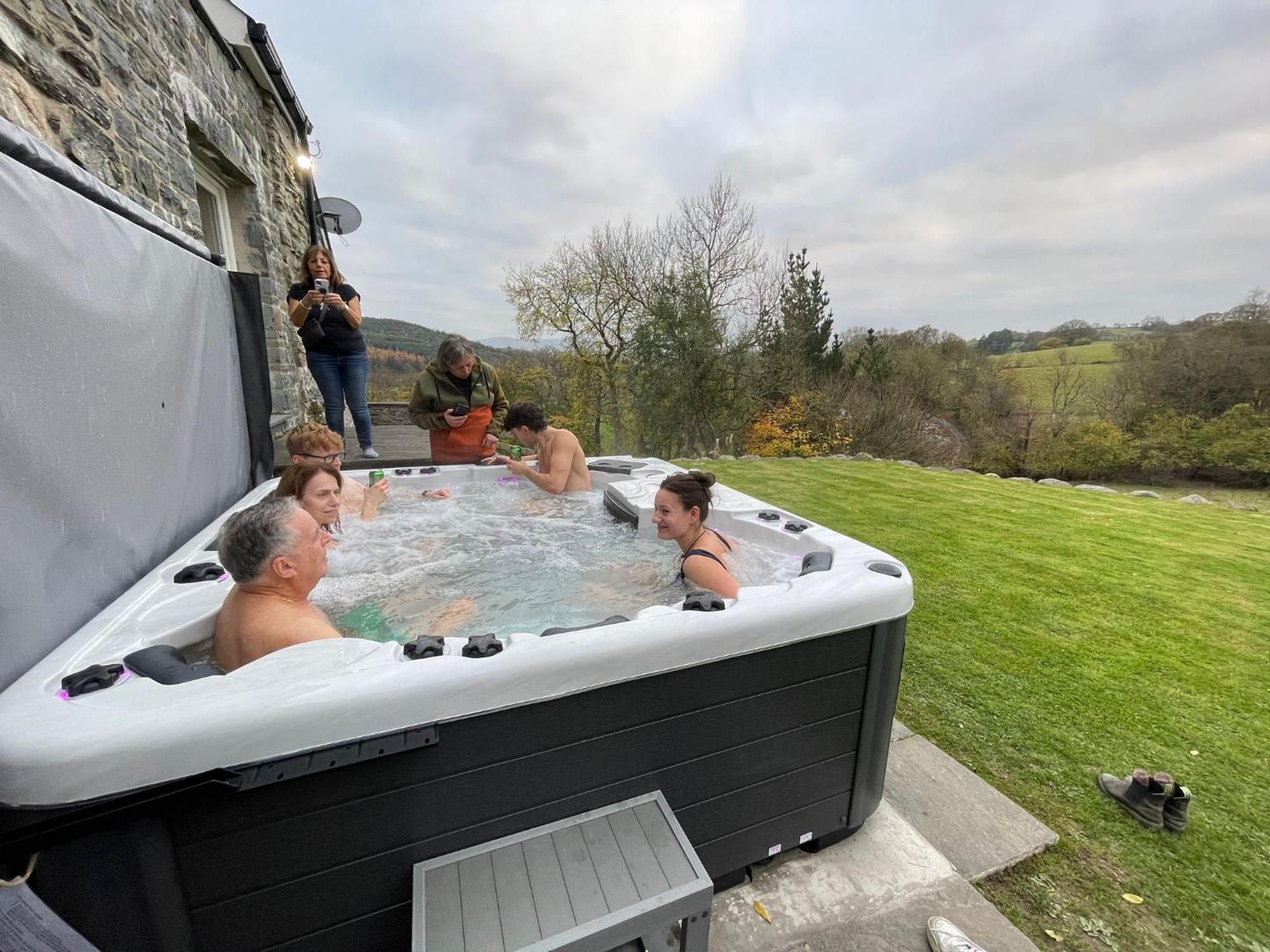 3 Bedroom Barn Conversion With Hot Tub-Garden View - Ty Cerrig Barn Corwen Exterior foto